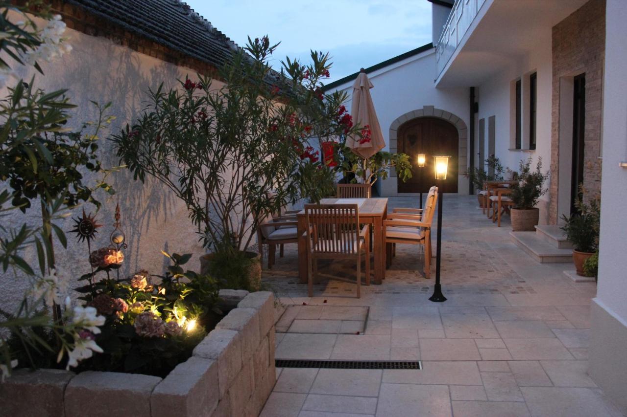 Bed and Breakfast Haus Renee Подерсдорф-ам-Зе Экстерьер фото